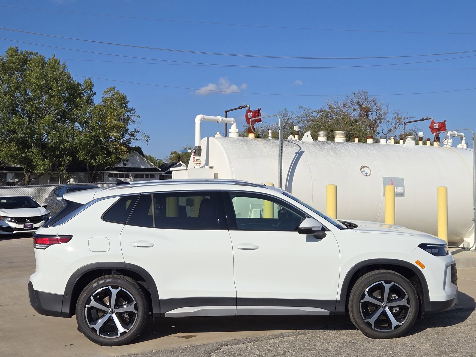 New 2026 Volkswagen Tiguan SE image 3