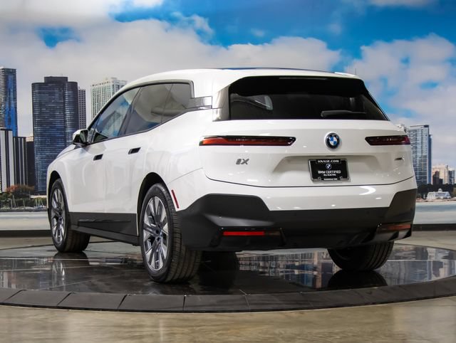 Used 2024 BMW iX xDrive50 w/ Premium Package AWD/4WD image 7