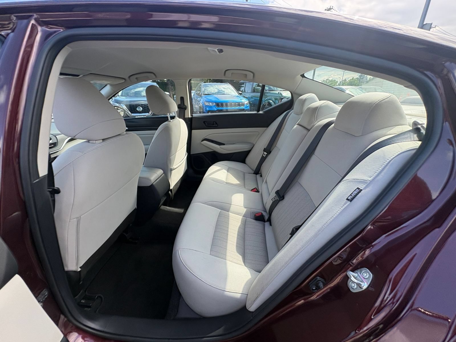 Used 2025 Nissan Altima 2.5 SV FWD image 27