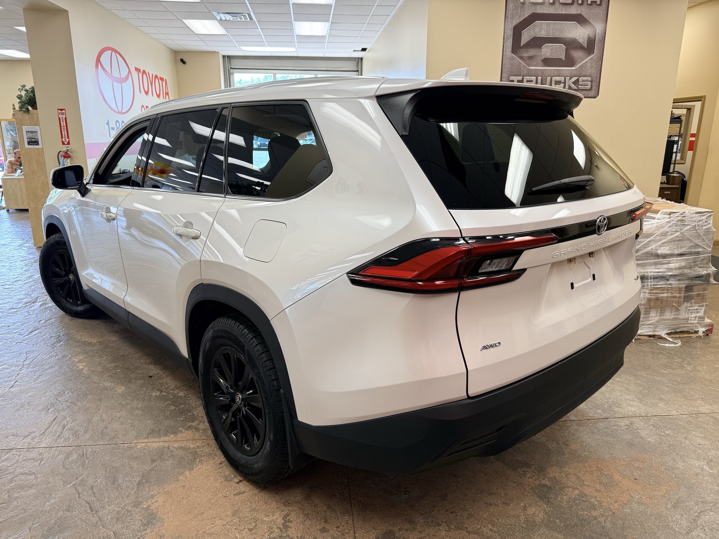 Used 2024 Toyota Grand Highlander AWD image 11