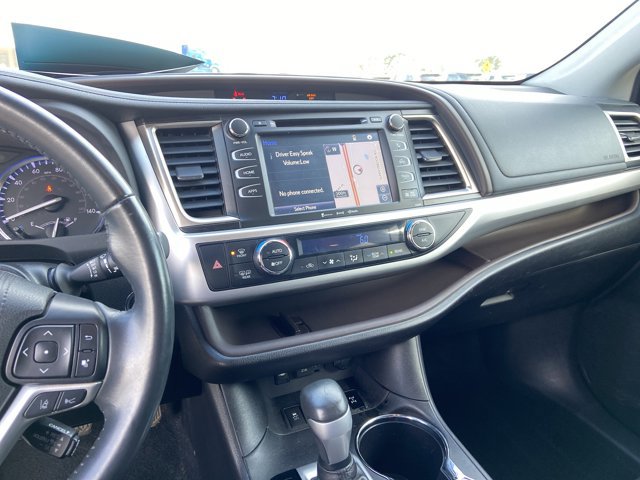 Used 2019 Toyota Highlander XLE image 23
