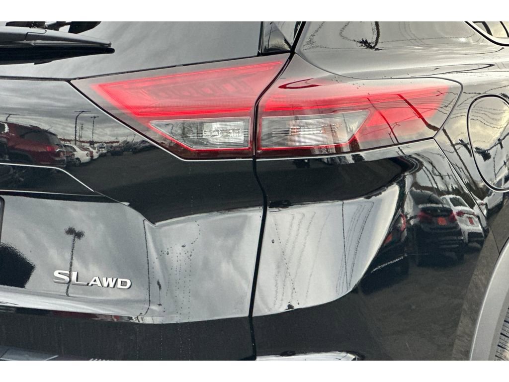 Used 2025 Nissan Rogue SL w/ SL Premium Package image 28