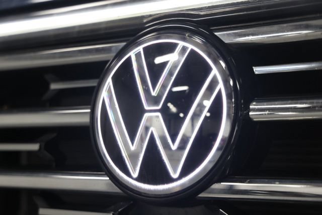 Used 2025 Volkswagen Atlas SEL AWD/4WD image 4