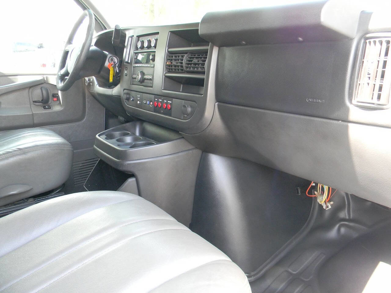 Used 2015 Chevrolet Express 2500 image 10