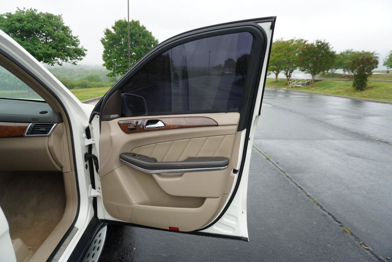 Used 2013 Mercedes-Benz GL 550 4MATIC image 20