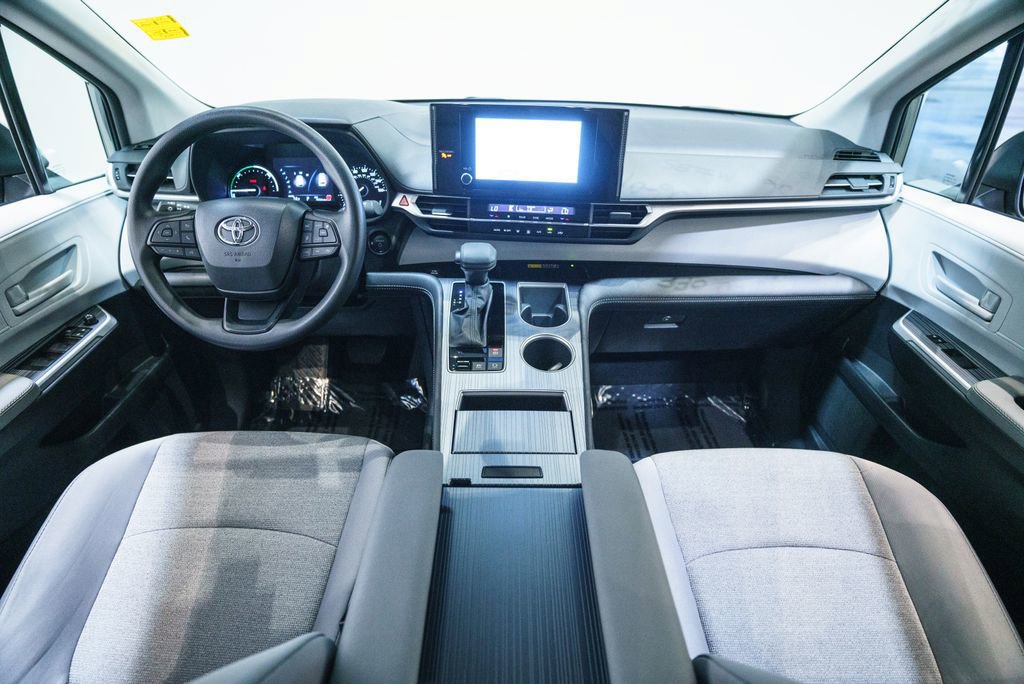 Certified 2026 Toyota Sienna LE FWD image 14