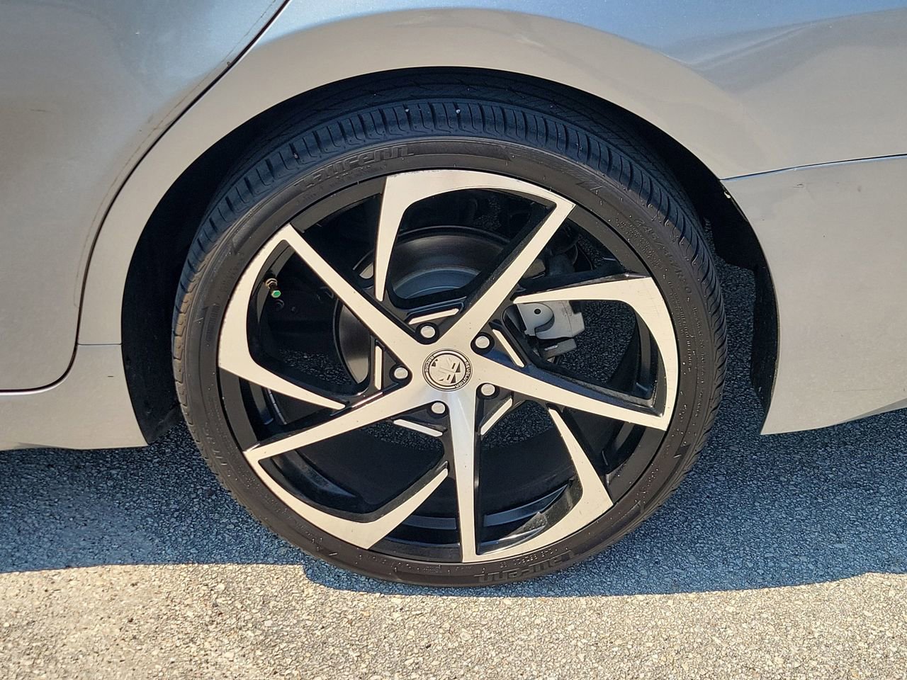 Used 2019 Toyota Camry SE image 5