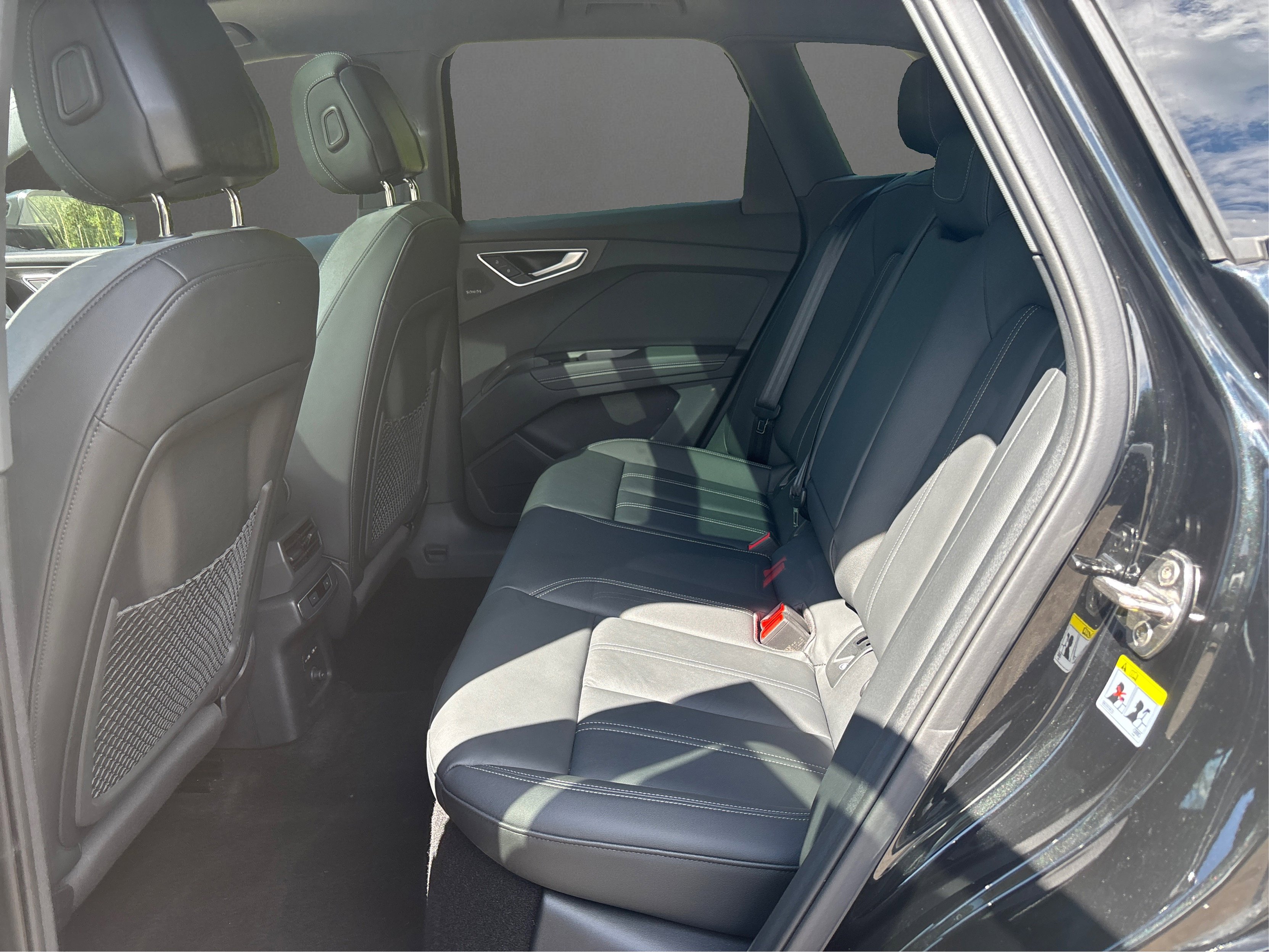 Used 2025 Audi Q4 e-tron Premium Plus image 12