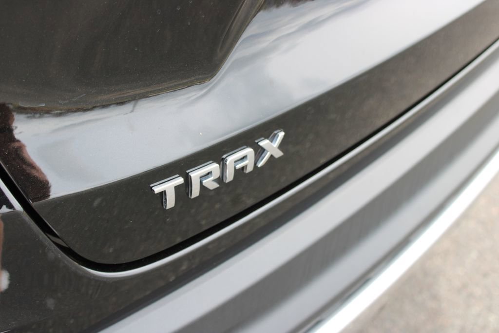 Used 2025 Chevrolet Trax LT w/ LT Convenience Package image 14