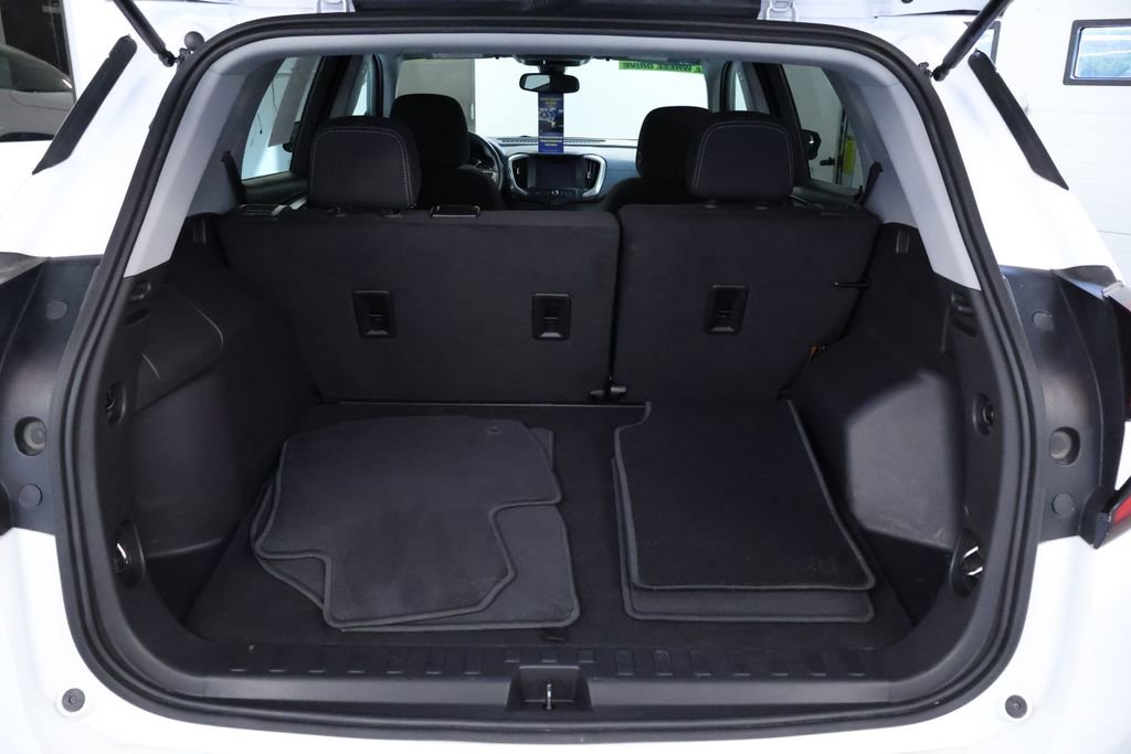 Used 2024 GMC Terrain SLE image 17