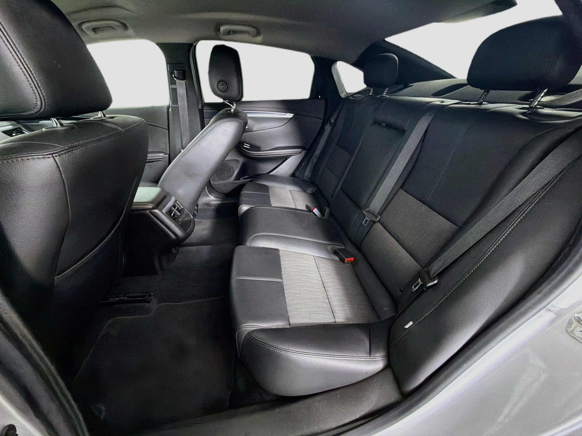 Used 2019 Chevrolet Impala LT FWD image 26