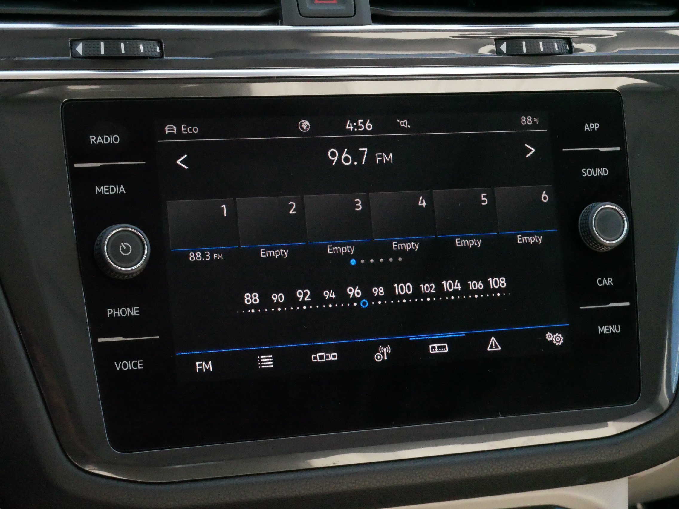 Certified 2023 Volkswagen Tiguan SE w/ Panoramic Sunroof Package AWD/4WD image 22