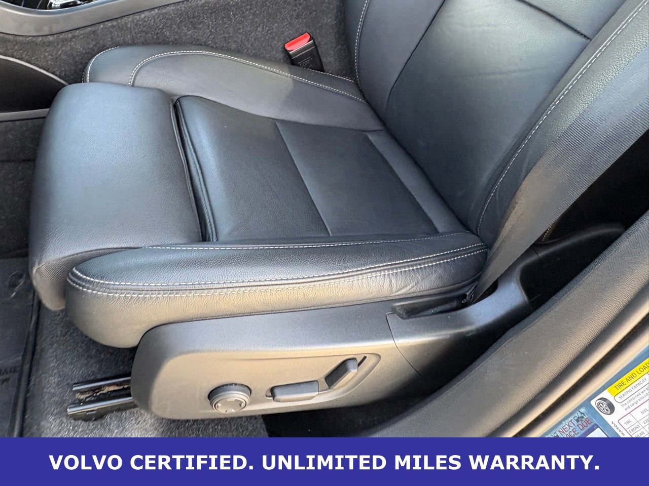 Certified 2025 Volvo XC40 B5 Plus AWD/4WD image 28