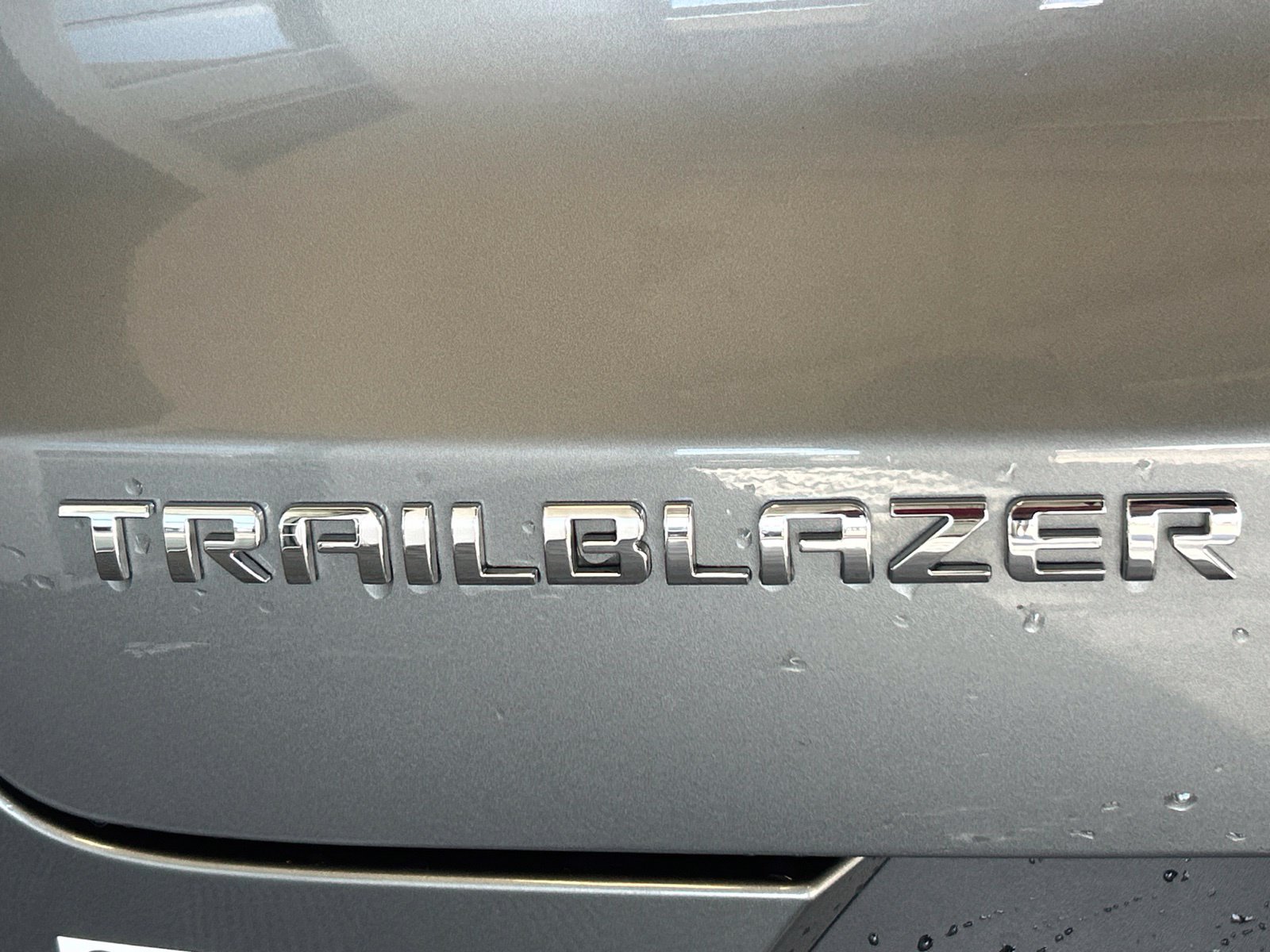 Used 2024 Chevrolet TrailBlazer LT w/ LT Cold Weather Package FWD image 8