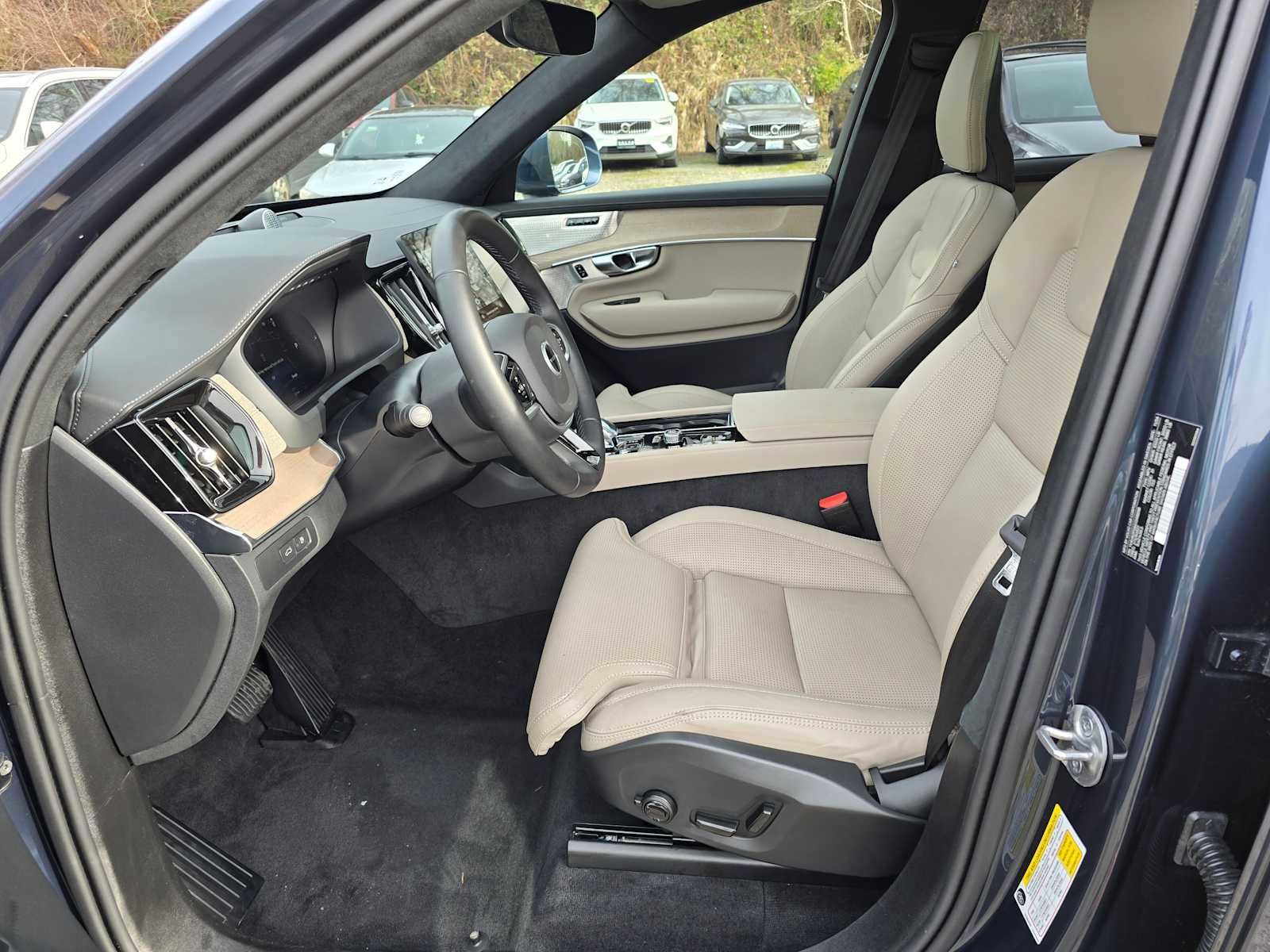 Certified 2025 Volvo XC90 T8 Ultra image 21