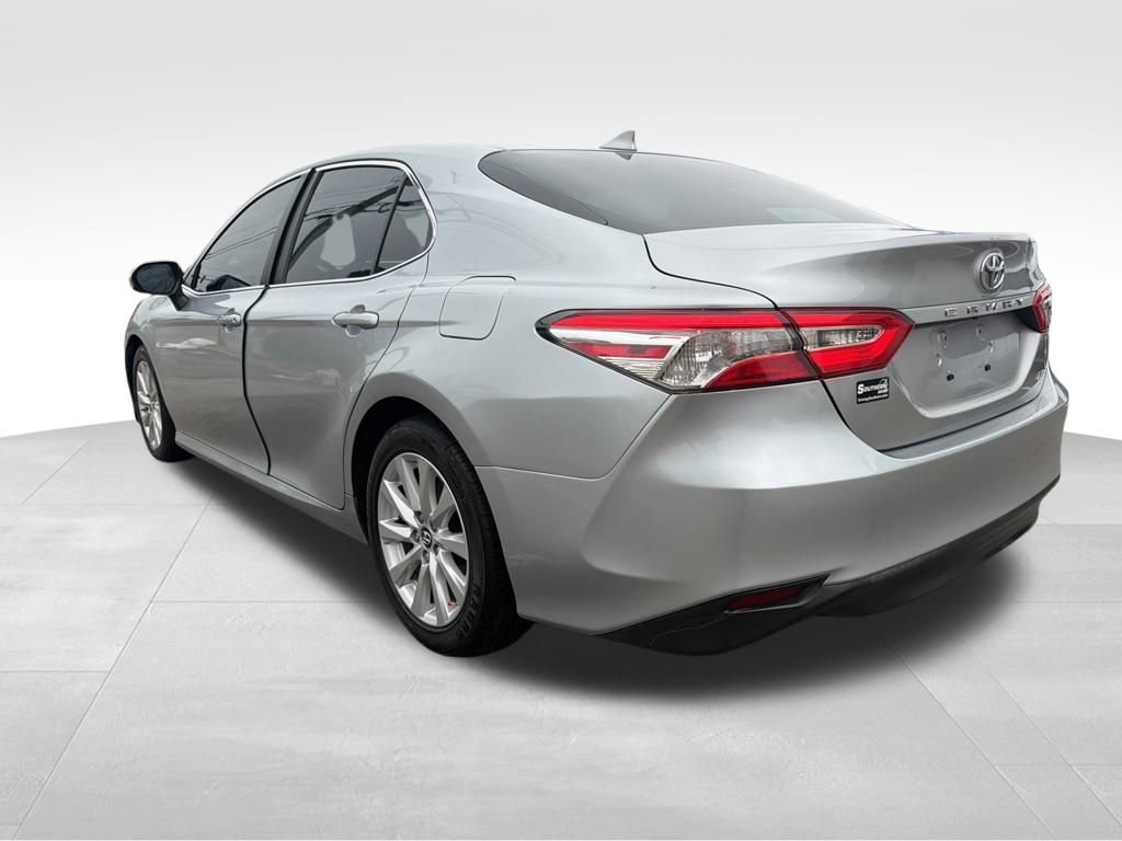 Used 2019 Toyota Camry LE image 3