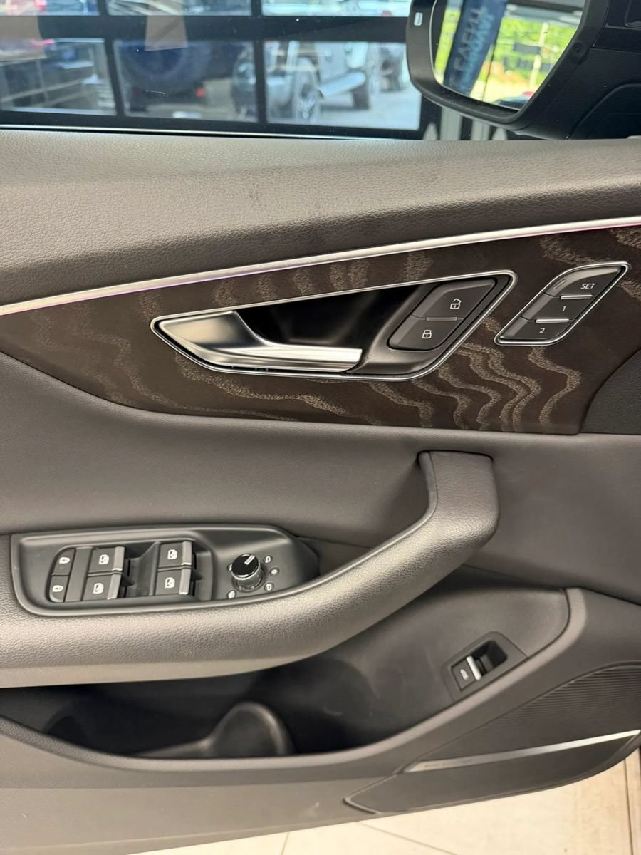 Used 2022 Audi Q8 Premium Plus w/ Premium Plus Package AWD/4WD image 19