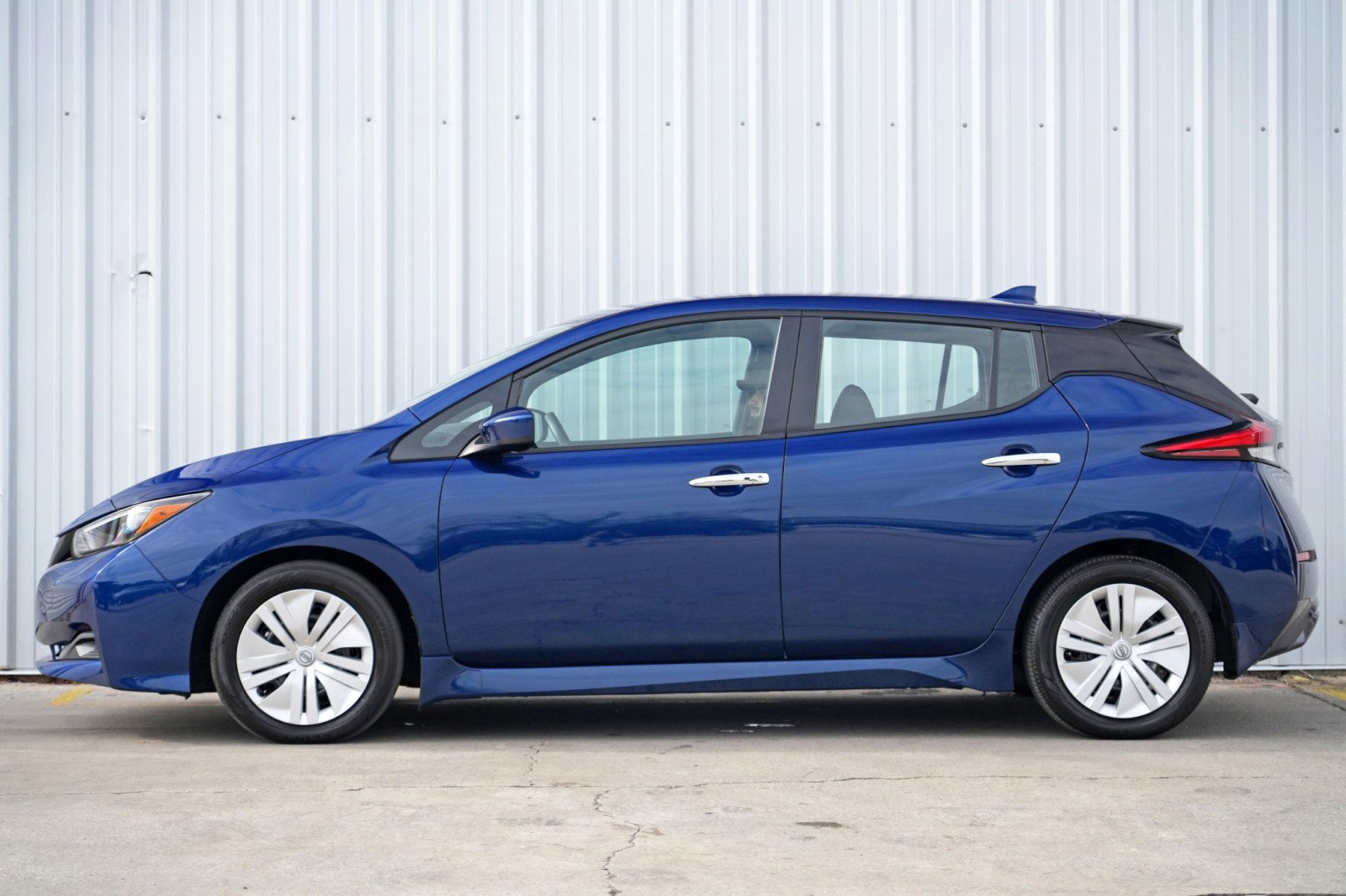 Used 2025 Nissan Leaf S image 8