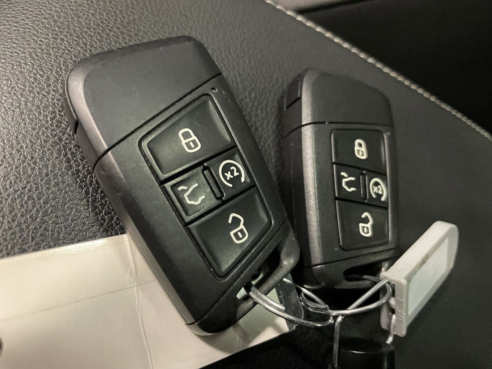 Used 2023 Volkswagen Tiguan SE R-Line image 31