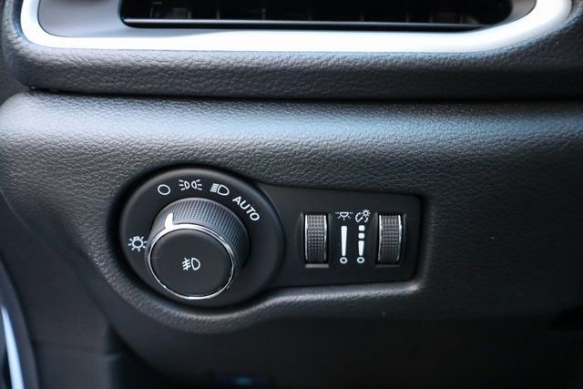 New 2026 Chrysler Pacifica Select image 13