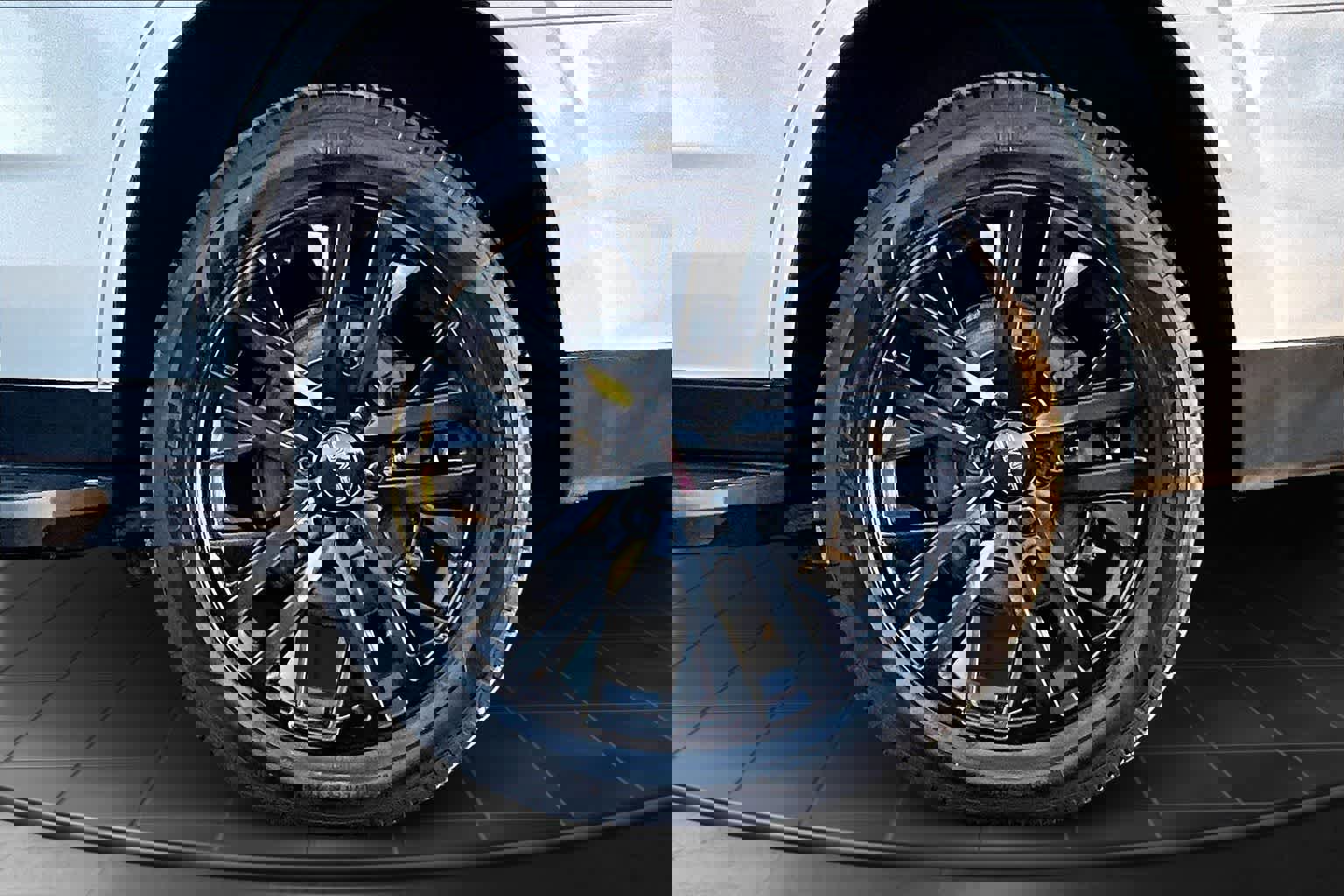 Used 2023 GMC Yukon SLE image 36