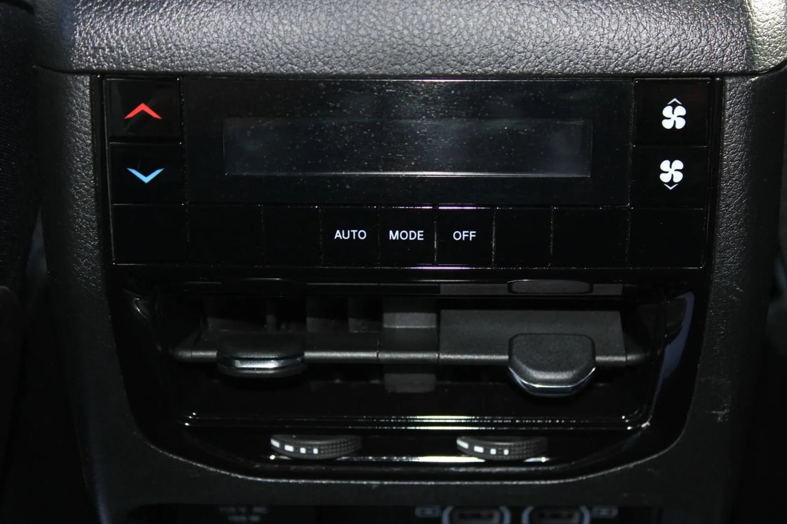 Used 2023 Jeep Grand Cherokee L Laredo RWD image 21