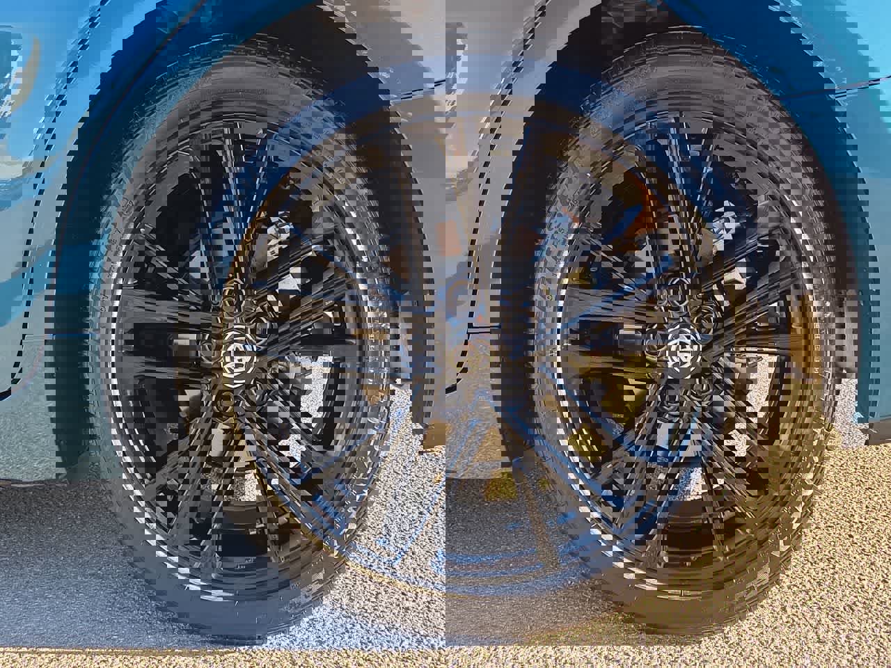 Used 2025 Toyota Camry SE w/ Convenience Package image 12