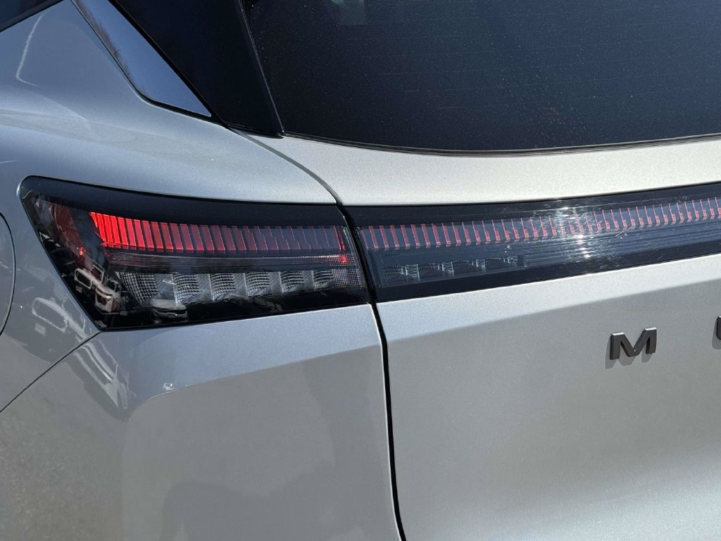 Certified 2025 Nissan Murano SV AWD/4WD image 11