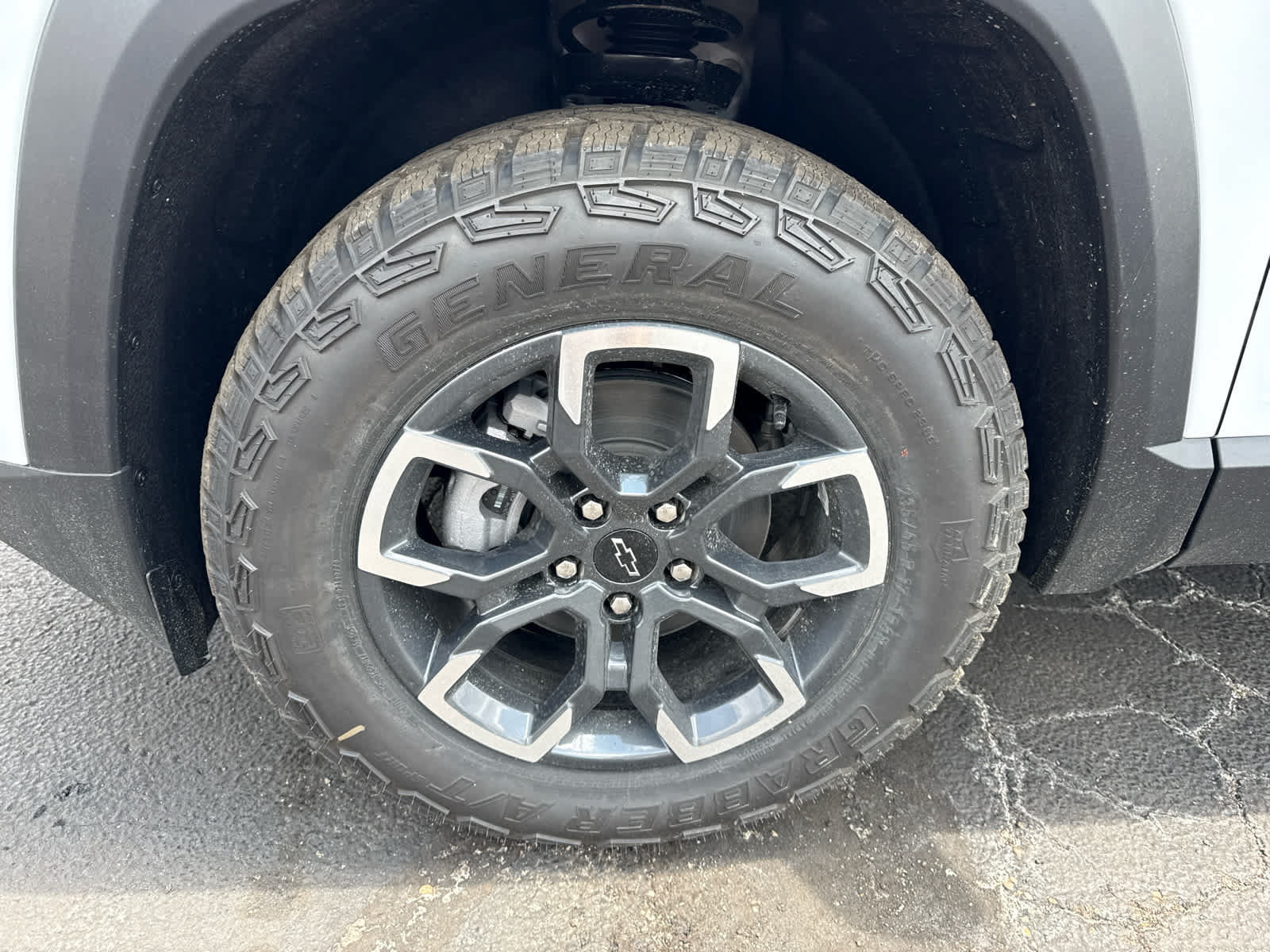 New 2026 Chevrolet Equinox ACTIV FWD image 9