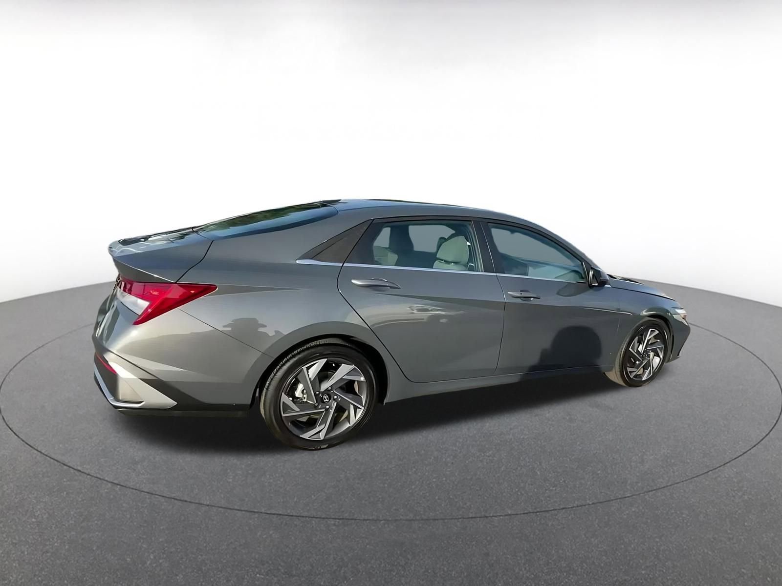 Used 2025 Hyundai Elantra SEL image 15