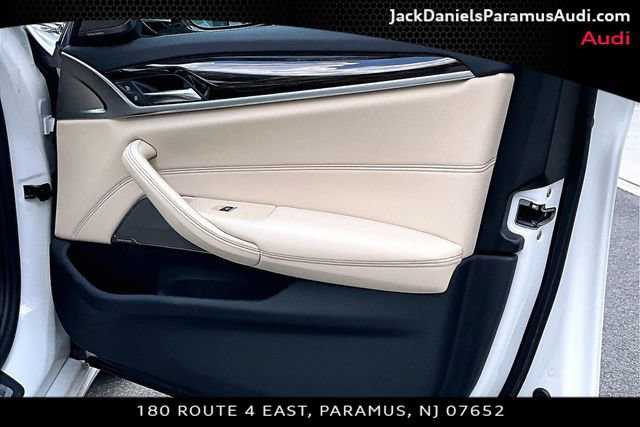 Used 2021 BMW 530e xDrive w/ Premium Package AWD/4WD image 16