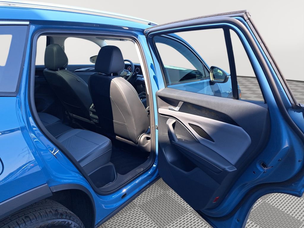 New 2025 Volkswagen Tiguan SE image 15