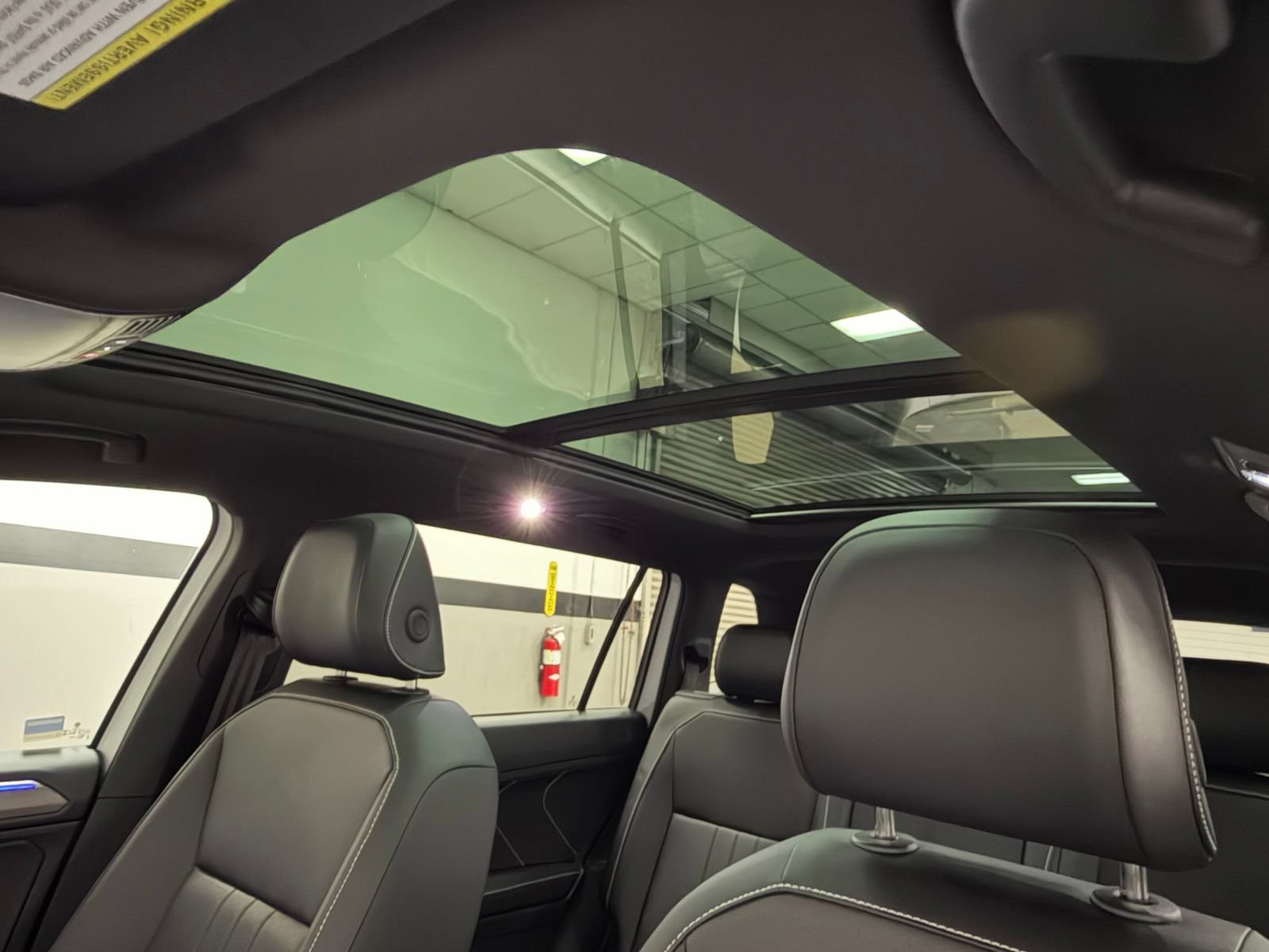 Used 2024 Volkswagen Tiguan SE R-Line FWD image 28