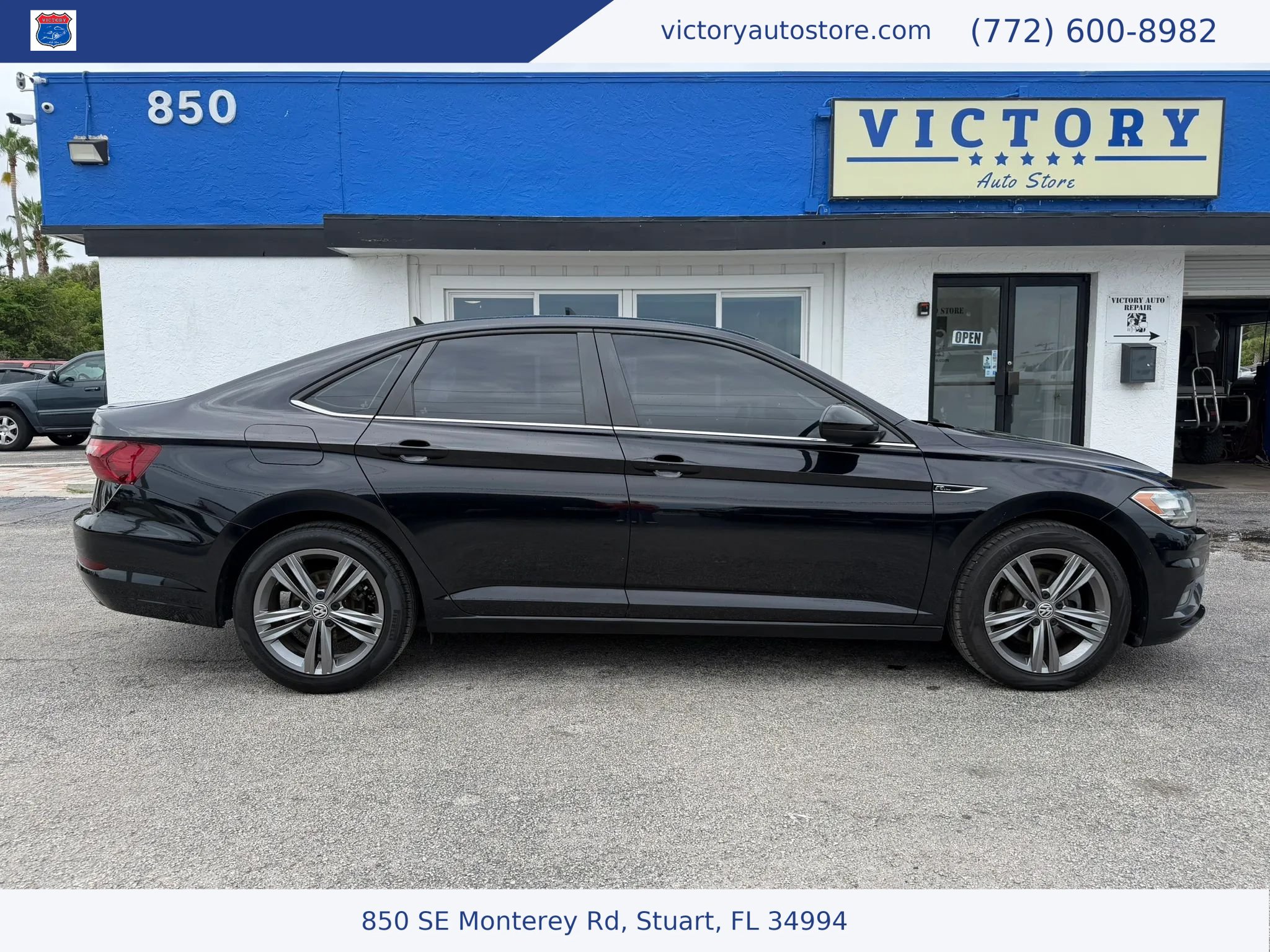 Used 2020 Volkswagen Jetta R-Line w/ R-Line Cold Weather Package FWD image 2
