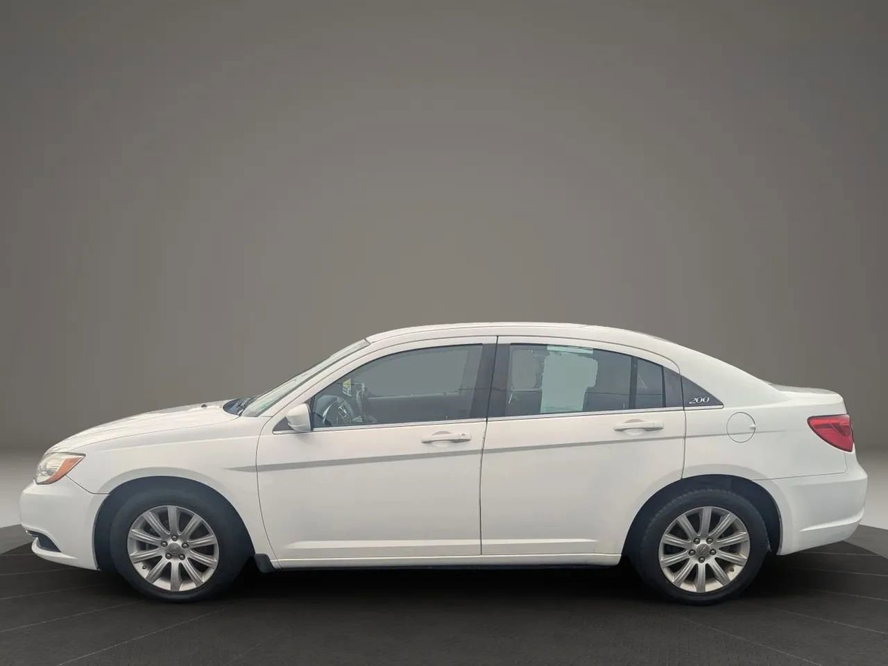 Used 2014 Chrysler 200 Touring image 3