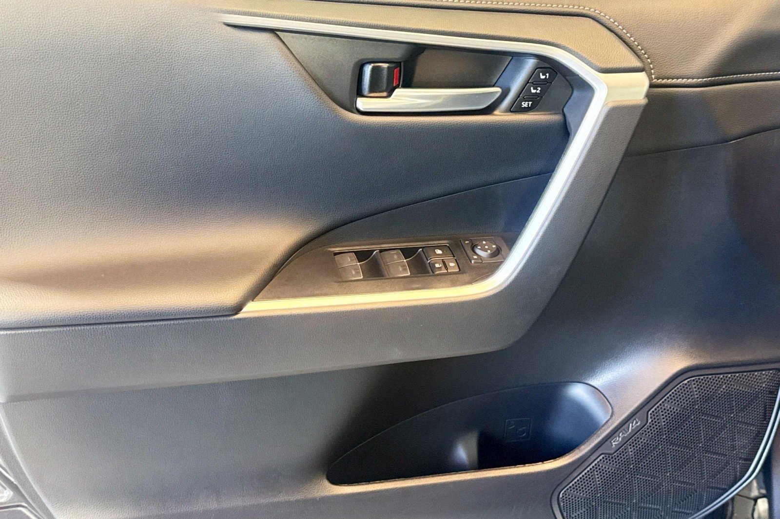 Used 2024 Toyota RAV4 Limited image 17