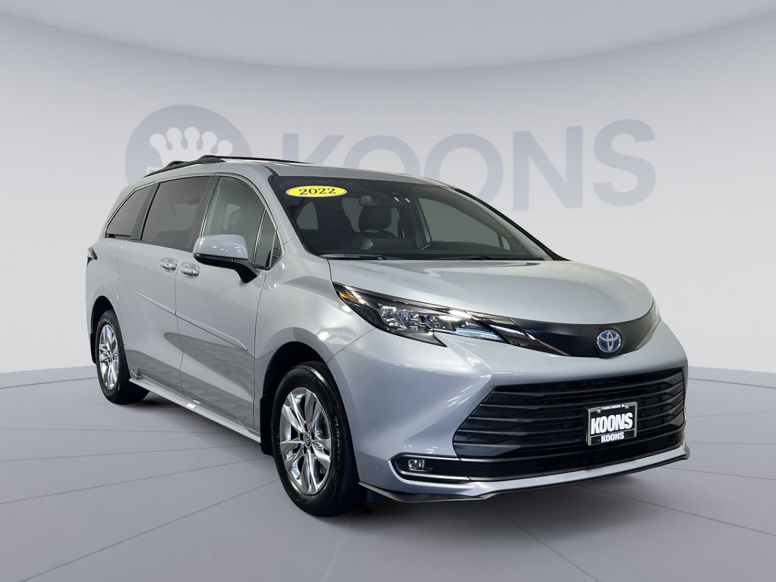 Used 2023 Toyota Sienna XLE Woodland Edition AWD/4WD image 2