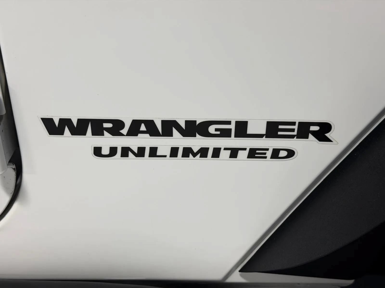 Used 2015 Jeep Wrangler Unlimited Rubicon w/ Connectivity Group AWD/4WD image 11
