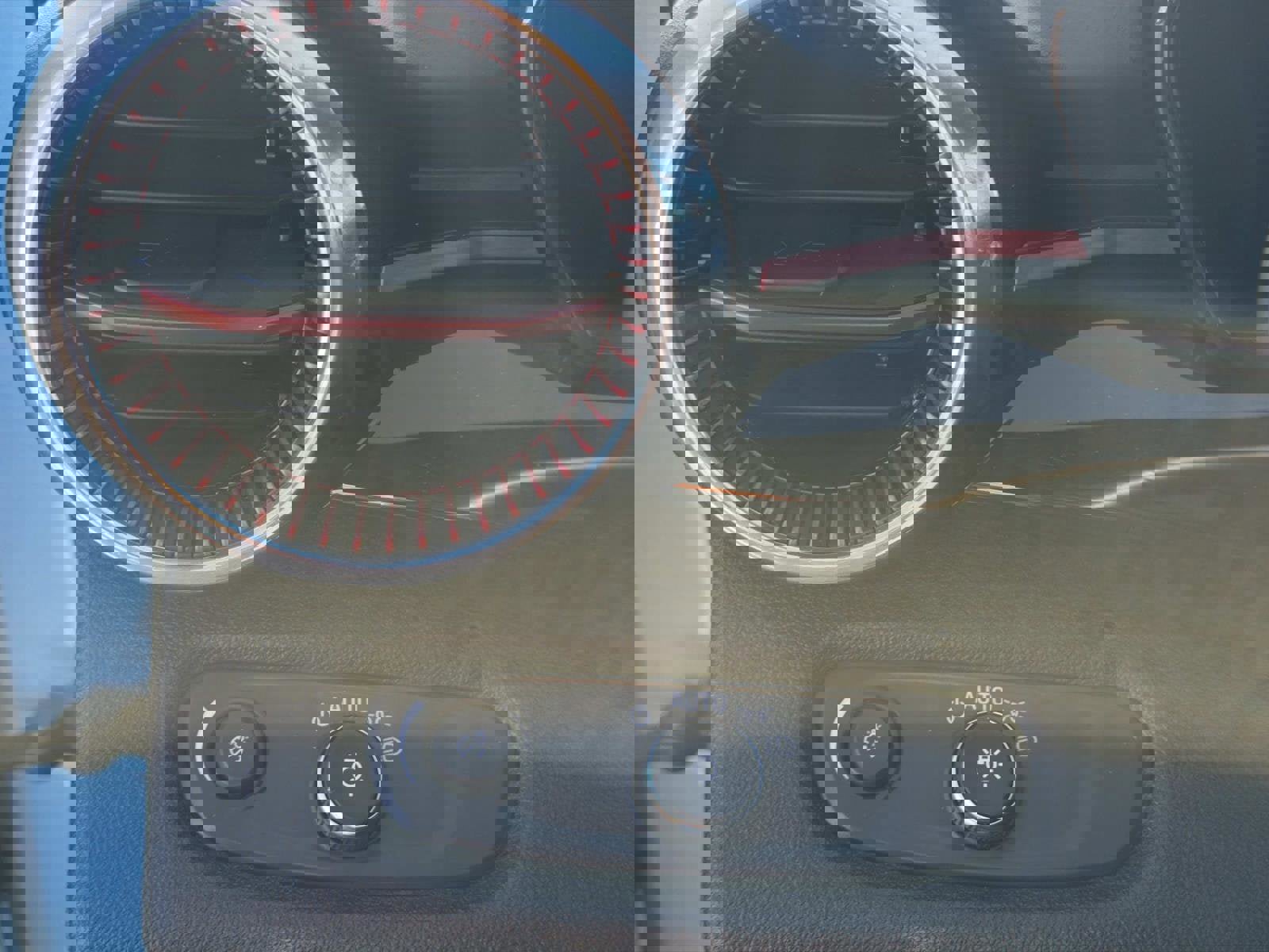 Certified 2025 Chevrolet Trax RS w/ Driver Confidence Package image 5