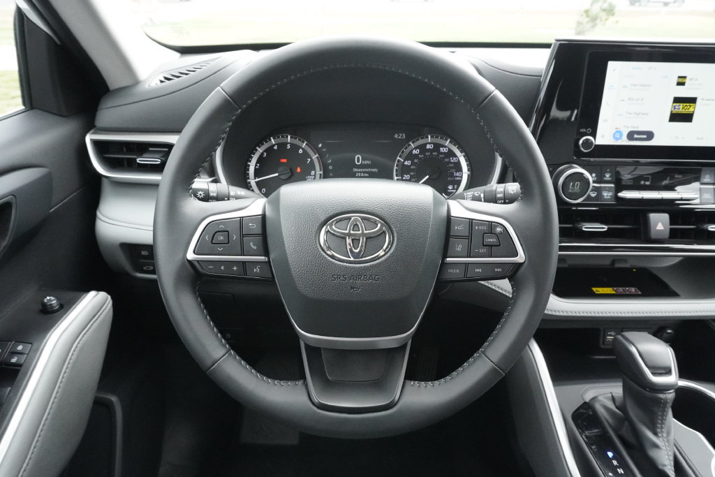 Used 2026 Toyota Highlander Limited AWD/4WD image 10