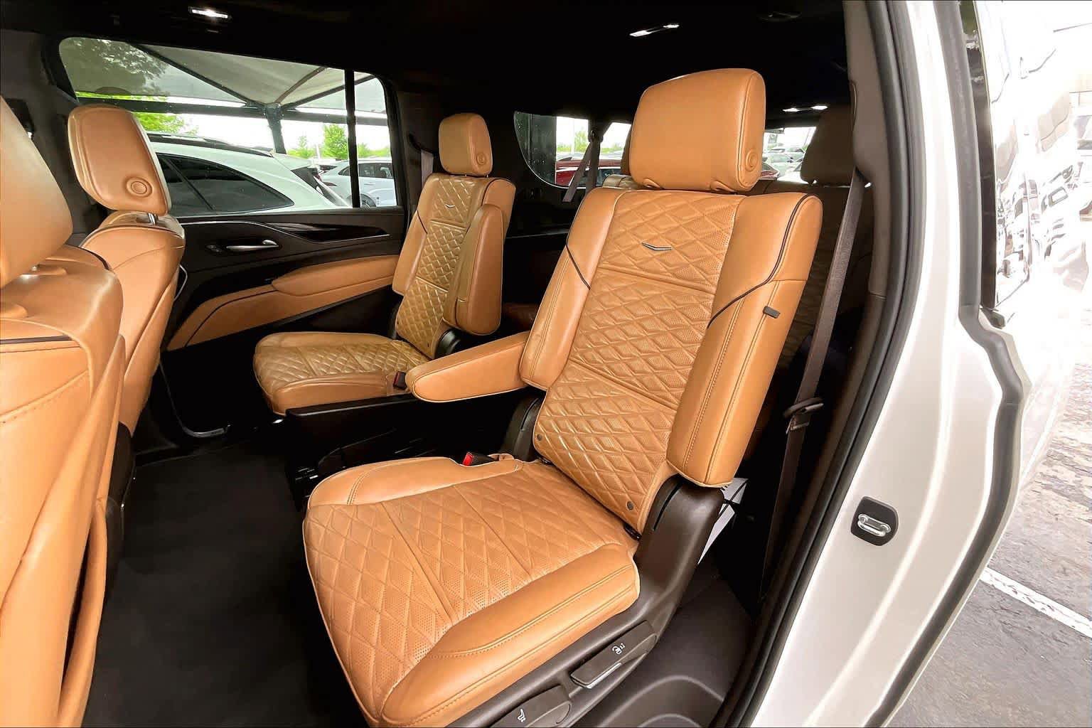 Used 2023 Cadillac Escalade ESV Premium Luxury RWD image 21
