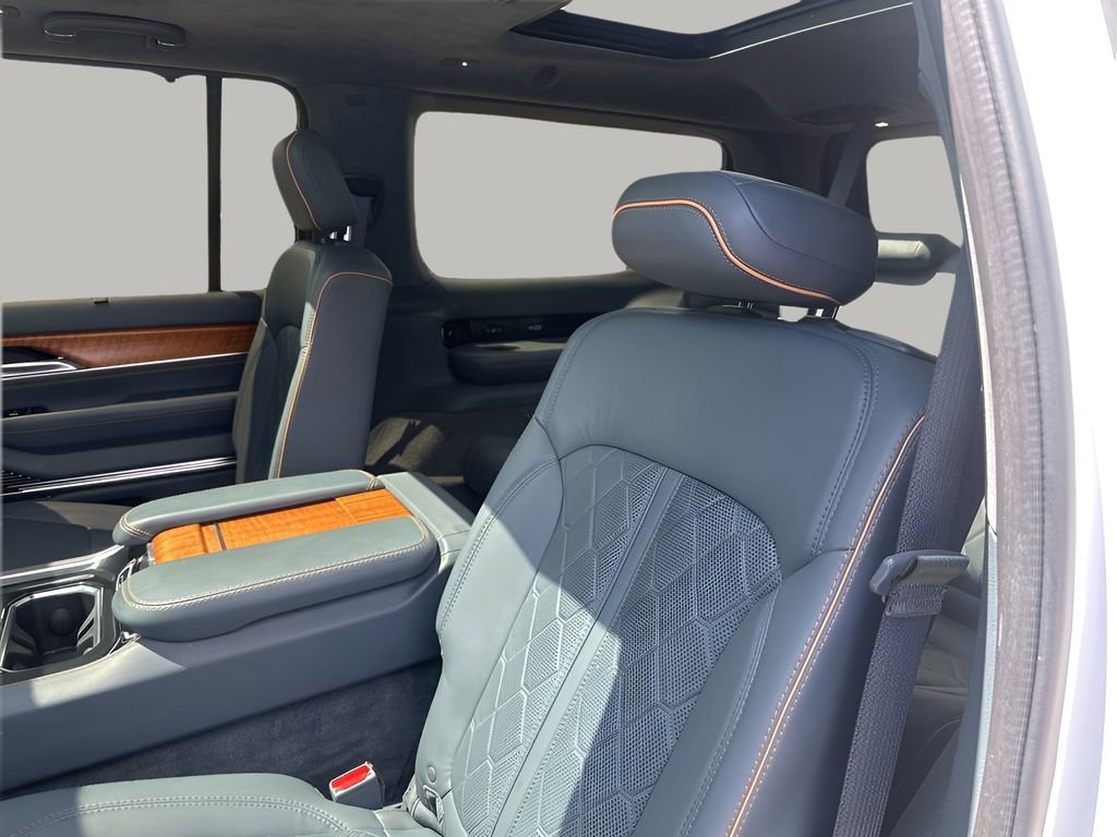 Used 2022 Jeep Grand Wagoneer Series III w/ Rear Seat Video Group 1 image 17