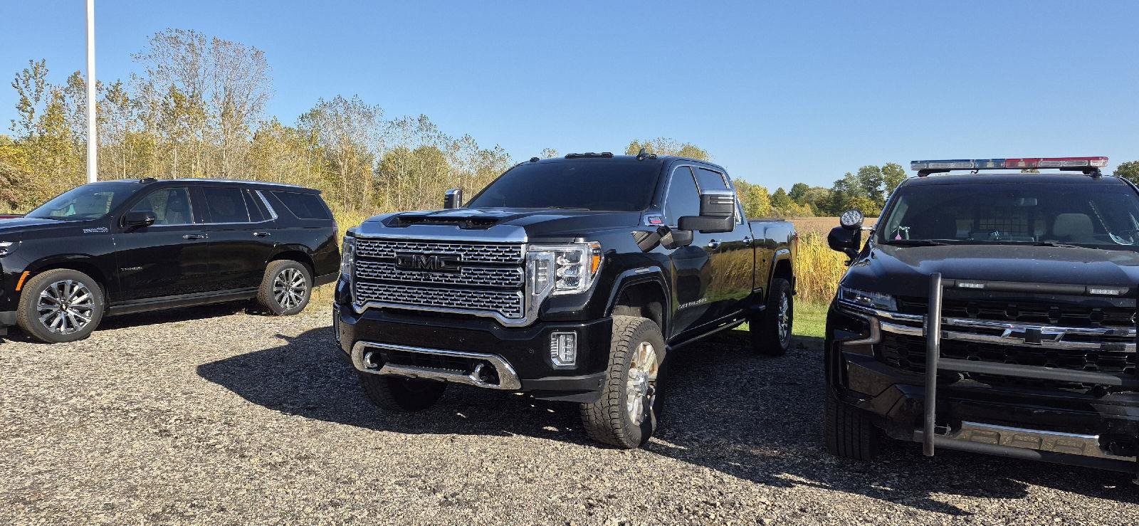 Used 2023 GMC Sierra 2500 Denali w/ Denali Ultimate Package AWD/4WD image 1