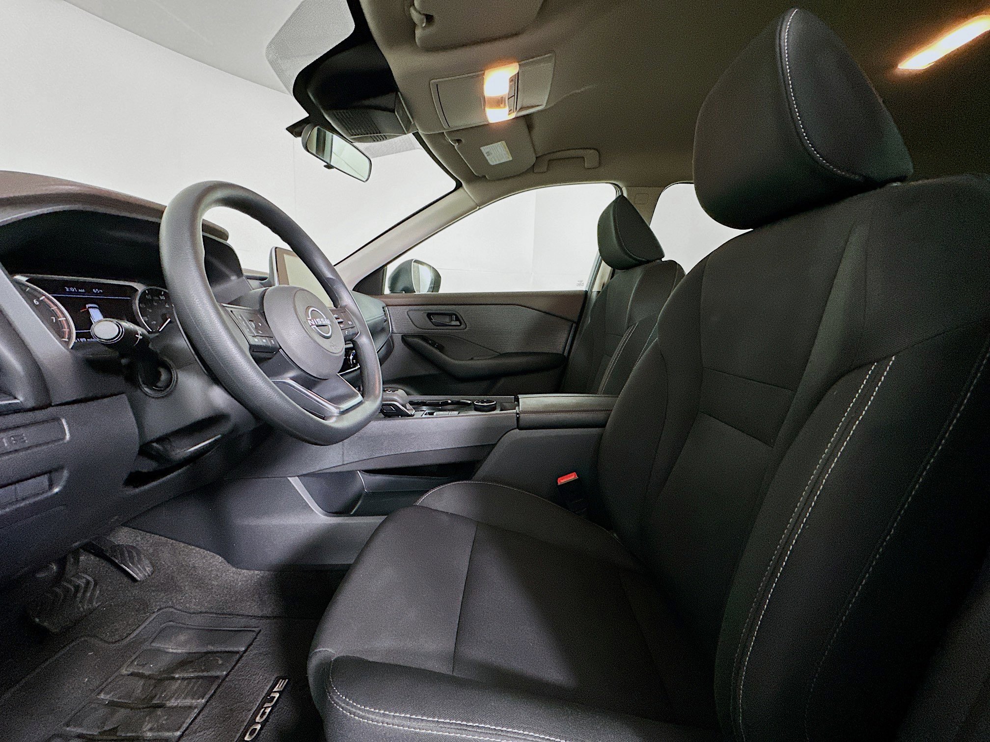 Used 2023 Nissan Rogue S image 13