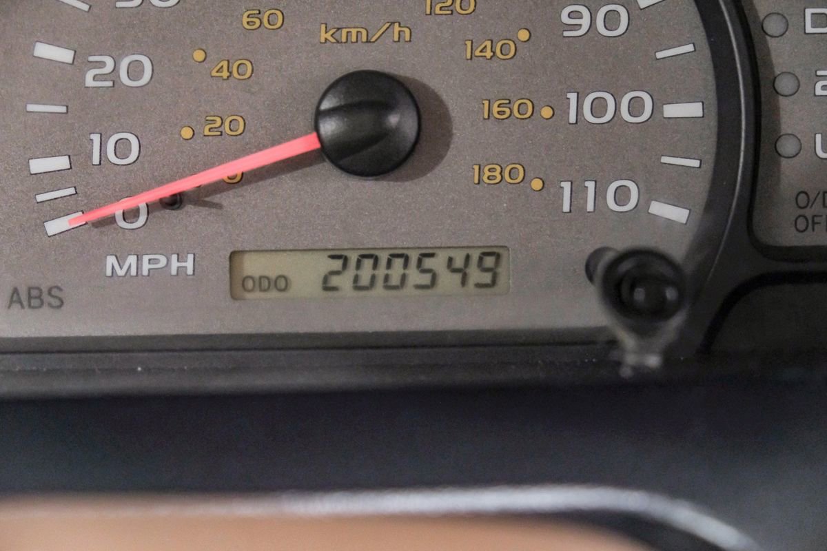 Used 2004 Toyota Sequoia SR5 image 19