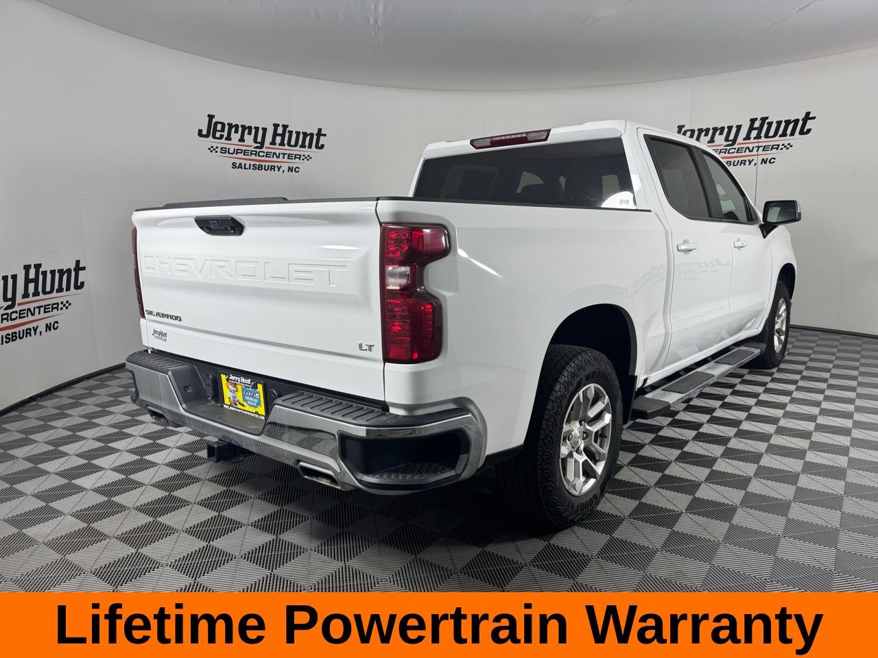 Used 2025 Chevrolet Silverado 1500 LT AWD/4WD image 9