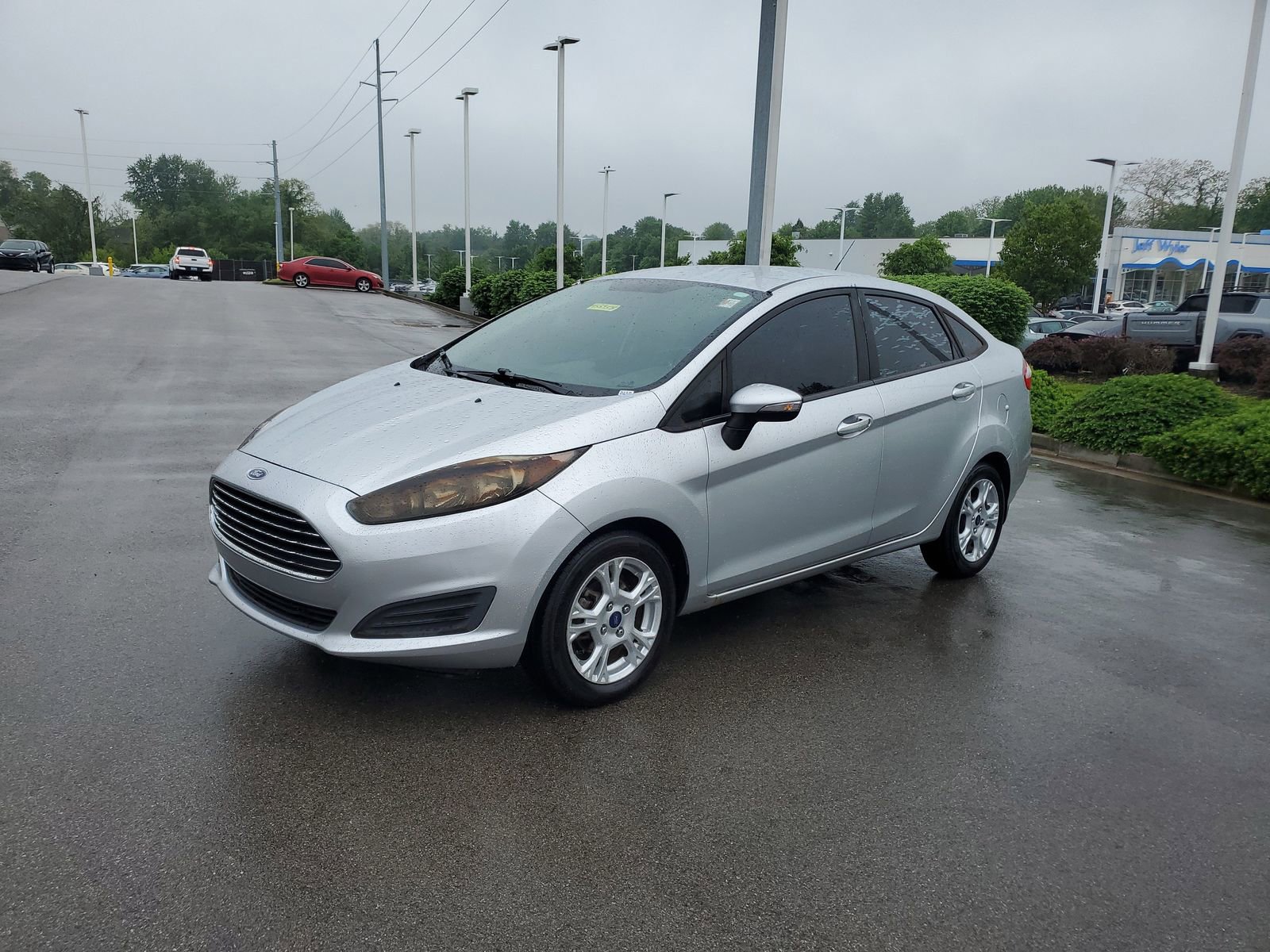 Used 2015 Ford Fiesta SE FWD image 2