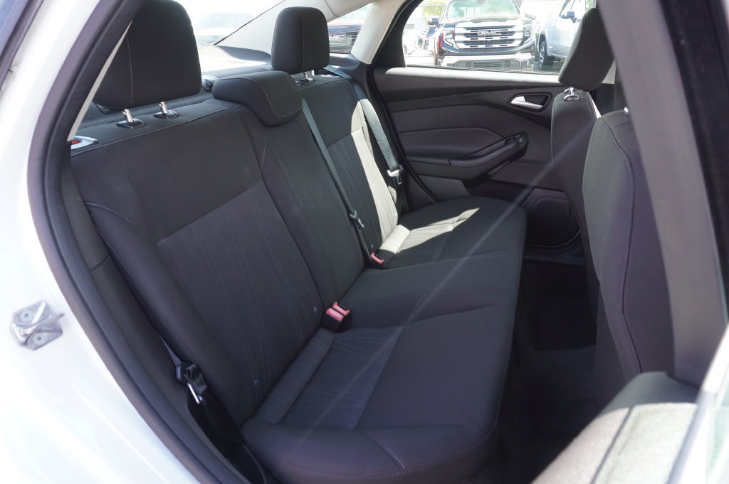 Used 2015 Ford Focus SE w/ Reverse Sensing Package FWD image 12