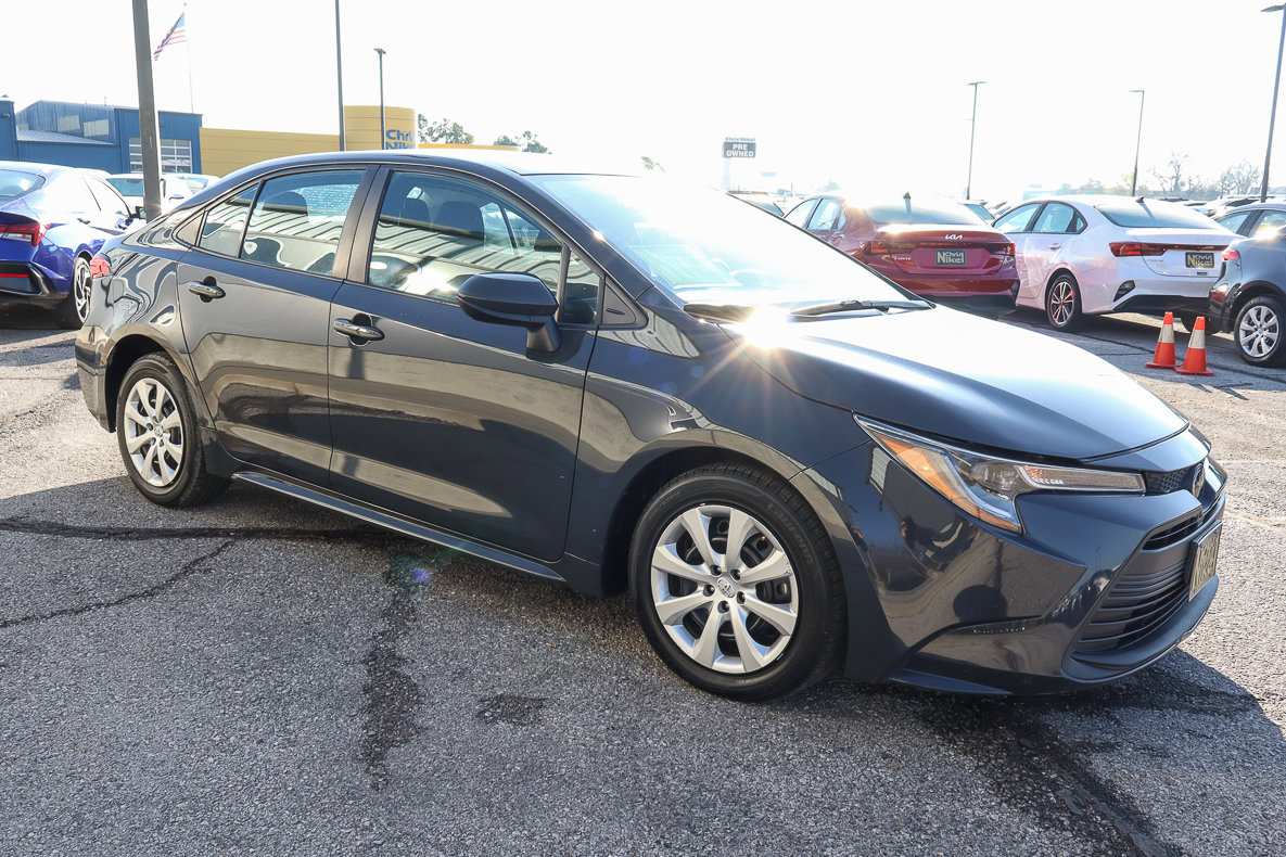 Used 2024 Toyota Corolla LE image 3