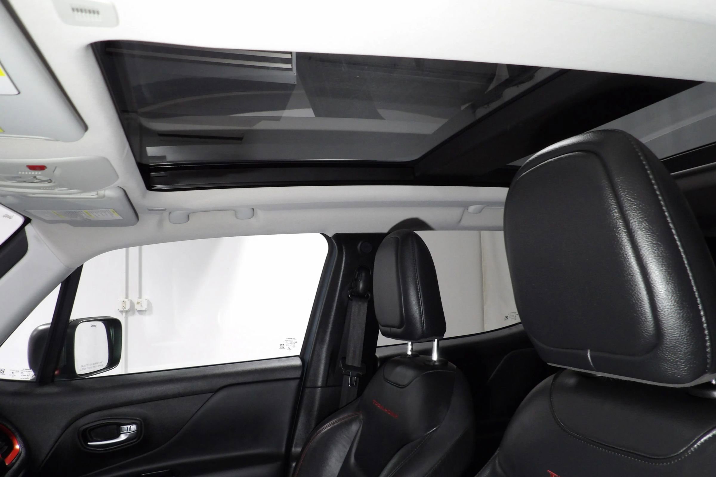 Used 2018 Jeep Renegade Trailhawk AWD/4WD image 14